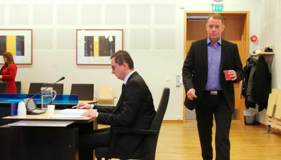 Jan-Eirik Hanssen (gående) og Rastislav Kunda (sittende) møtes i retten for en tredje runde. Foto: Rune Grønlie, Avisa Nordland