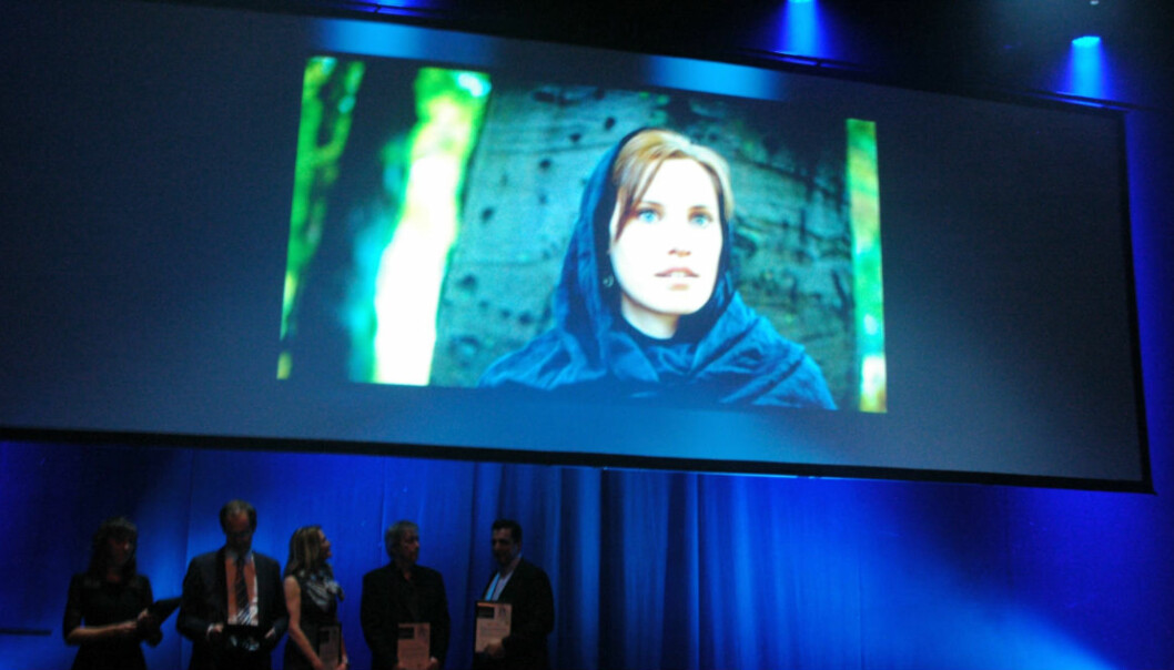 Kristin Solberg takket for IR-prisen over anlegget i festsalen på Skup 2014. Foto: Andreas H. Lunde
