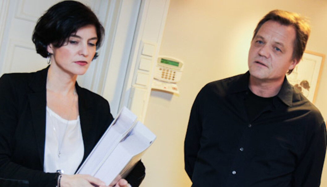 Anders Cappelen har overrrakt monsterklagen til NP-general Kjersti Løken Stavrum. Foto:Kathrine Geard Anders Cappelen har overrrakt monsterklagen til NP-general Kjersti Løken Stavrum. Foto:Kathrine Geard