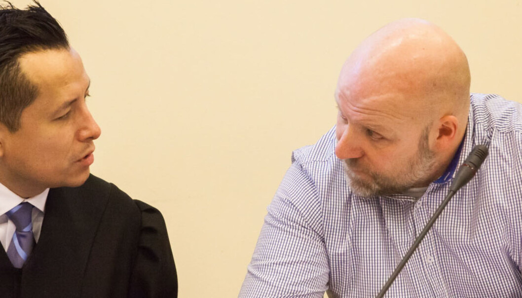 KRENKET: Tidligere ambulansesjåfør Erik Schjenken sammen med sin prosessfullmektig Carl Bore (t.v.) under lagmannsrettssaken. Nå skal Høyesterett dømme i Schjenkens oppgjør med Dagbladet. Foto: Kathrine Geard KRENKET: Tidligere ambulansesjåfør Erik Schjenken sammen med sin prosessfullmektig Carl Bore (t.v.) under lagmannsrettssaken. Nå skal Høyesterett dømme i Schjenkens oppgjør med Dagbladet. Foto: Kathrine Geard