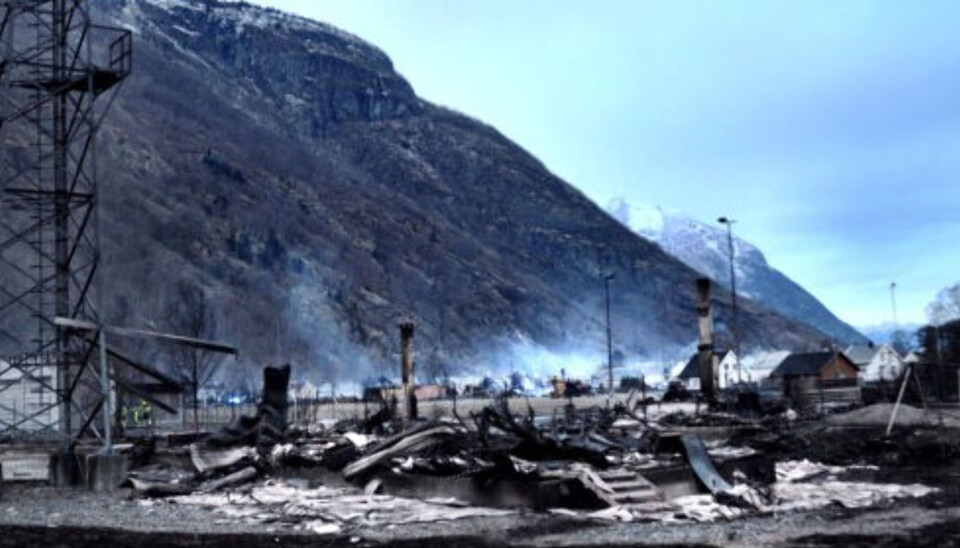 Telenors telesentral, som også ble flammenes bytte i storbrannen i Lærdal natt til søndag. (Foto: Hove Media) Telenors telesentral, som også ble flammenes bytte i storbrannen i Lærdal natt til søndag. (Foto: Hove Media)