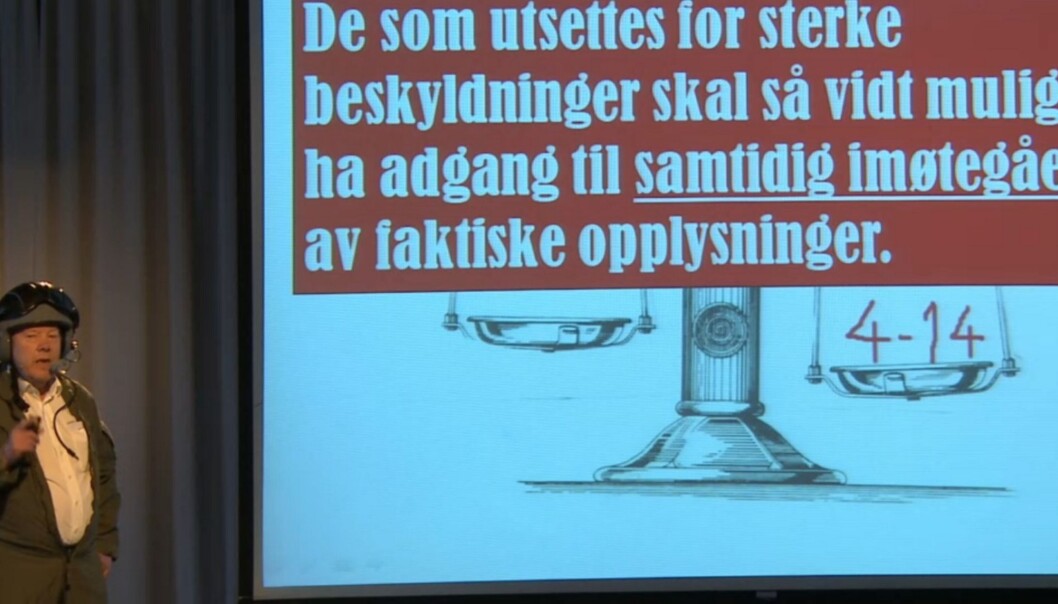 REDNINGSTJENESTE: Daværende genralsekretær Nils E. Øy stilte seg i fjor i spissen for Norsk Redaktørforenings 4.14-skvadron. FOTO: Streaming fra NRs årsmøte 2013 REDNINGSTJENESTE: Daværende genralsekretær Nils E. Øy stilte seg i fjor i spissen for Norsk Redaktørforenings 4.14-skvadron. FOTO: Streaming fra NRs årsmøte 2013