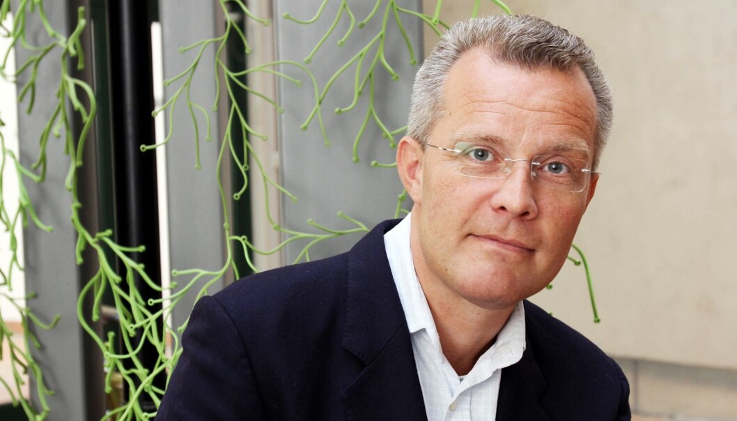 TVUNGET OG KNEBLET: Hans Jørgen Lysglimt og hans epostfirma måtte overlevere datainnhold til FBI og har taushetsplikt på ubestemt tid. Foto: Birgit Danneberg TVUNGET OG KNEBLET: Hans Jørgen Lysglimt og hans epostfirma måtte overlevere datainnhold til FBI og har taushetsplikt på ubestemt tid. Foto: Birgit Danneberg
