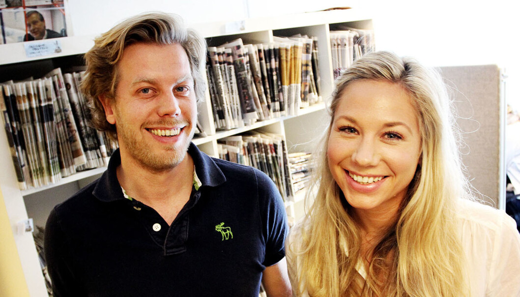 SELGER: Dag Rognlien Stenberg og kona Linn Cecilie Merckoll selger gratisaviser til Hamar Media. Foto: Birgit Dannenberg SELGER: Dag Rognlien Stenberg og kona Linn Cecilie Merckoll selger gratisaviser til Hamar Media. Foto: Birgit Dannenberg