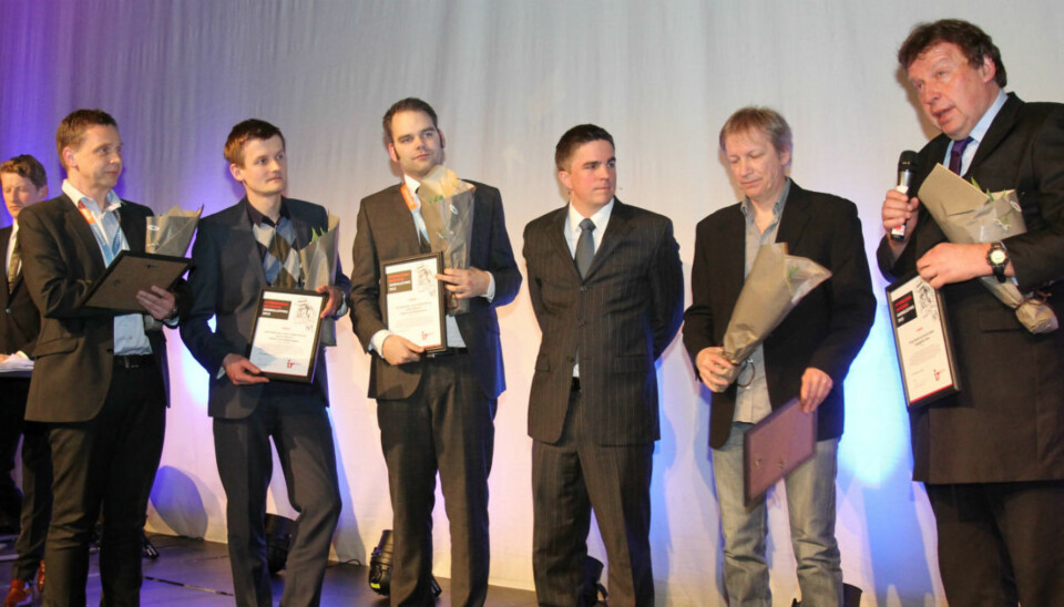 Prisvinnerne mottar IR-prisen. Foto: Glenn Slydal Johansen