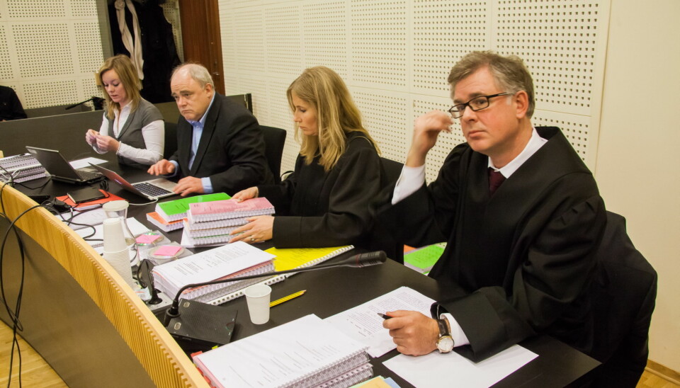 Dagbladets advokat Frode Elgesem. I bakgrunnen redaktør Jon Olav Egeland. Foto:Kathrine Geard