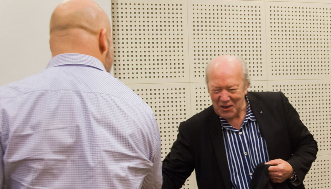 Nils Øy hilser på Erik Schjenken. Foto:Kathrine Geard Nils Øy hilser på Erik Schjenken. Foto:Kathrine Geard