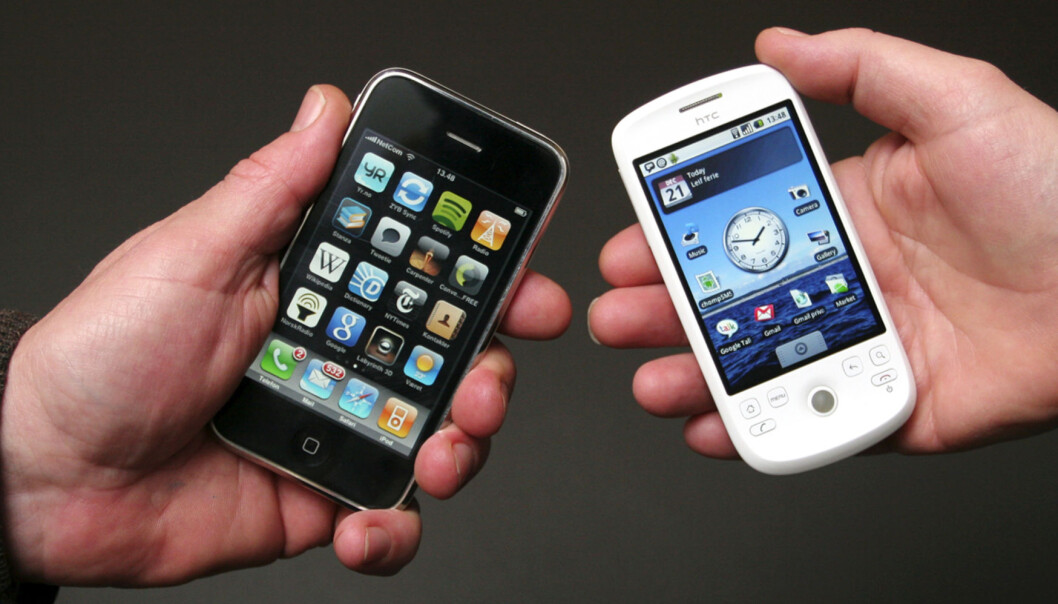 Det ligger an til skjerpet markedskamp i 2010, mellom Apples populære iPhone (t.v.) og mobiltelefoner med Googles Android. Her representert ved HTC Magic. Foto: Birgit DannenbergChrome OS vs. Windows 7, Android-telefoner vs. iPhone er stikkord for slaget om teknologien i 2010. Googles første angrep ventet i morgen.20100104Brukt på nett Det ligger an til skjerpet markedskamp i 2010, mellom Apples populære iPhone (t.v.) og mobiltelefoner med Googles Android. Her representert ved HTC Magic. Foto: Birgit DannenbergChrome OS vs. Windows 7, Android-telefoner vs. iPhone er stikkord for slaget om teknologien i 2010. Googles første angrep ventet i morgen.20100104Brukt på nett