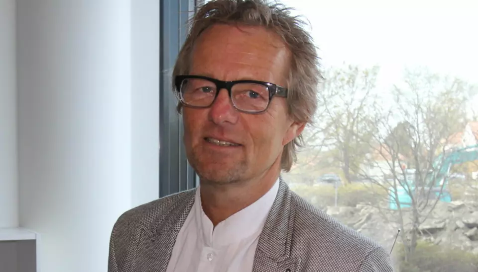 Ansvarlig redaktør Bård Borch Michalsen var i godt humør første arbeidsdag i Haugesunds Avis. Foto: Glenn Slydal Johansen