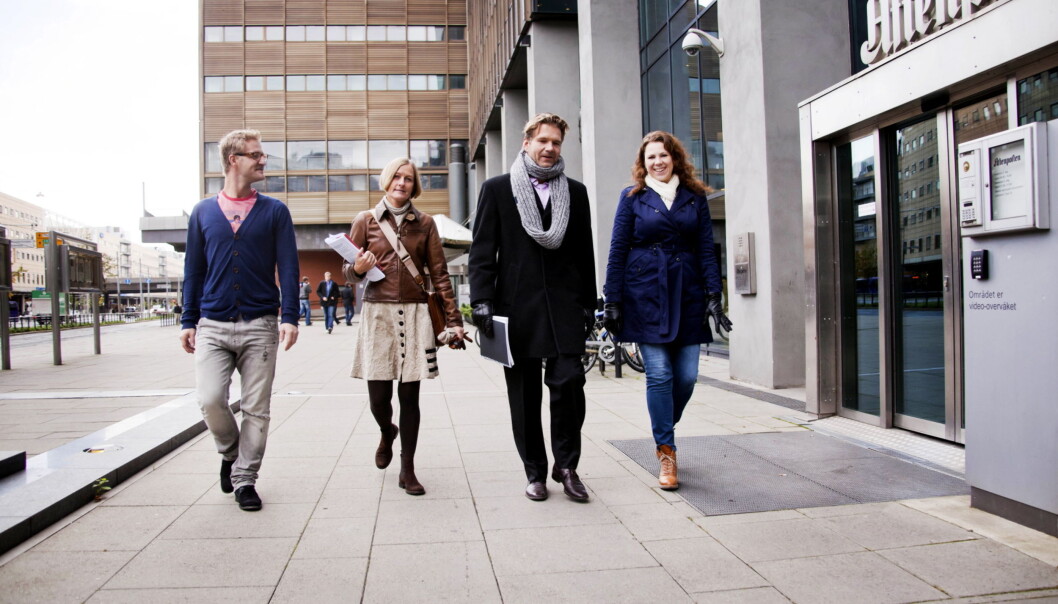 AKSJON: OJ-patruljen på vei til Aftenposten. Fr v. OJ-leder Martin Riber Sparre, Aslaug Watten, August Ringvold og nestleder i OJ, Veslemøy Lode. Foto:Kathrine Geard AKSJON: OJ-patruljen på vei til Aftenposten. Fr v. OJ-leder Martin Riber Sparre, Aslaug Watten, August Ringvold og nestleder i OJ, Veslemøy Lode. Foto:Kathrine Geard