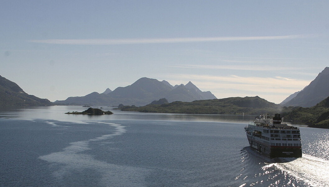 MS Nordnorge i midnattsol. Foto: NRKbeta (CC: BY-SA) MS Nordnorge i midnattsol. Foto: NRKbeta (CC: BY-SA)