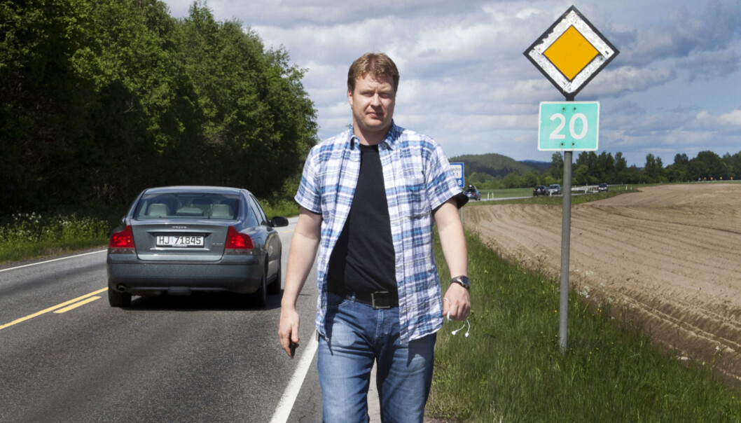 Ulykkesveien: Tore Huuse Øwre er journalist og nyhetsredaktør i Glåmdalen. Han veit godt hvordan det er å dekke uykker der kjente er rammet. Langs riksvei 20 har han hatt tøffe opplevelser. Foto: Kathrine Geard Ulykkesveien: Tore Huuse Øwre er journalist og nyhetsredaktør i Glåmdalen. Han veit godt hvordan det er å dekke uykker der kjente er rammet. Langs riksvei 20 har han hatt tøffe opplevelser. Foto: Kathrine Geard