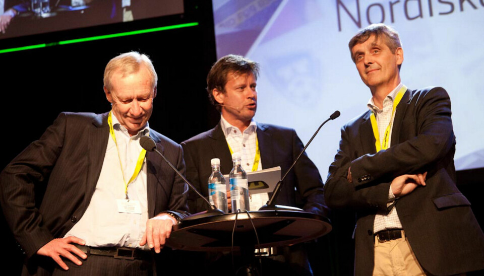 TV 2-sjef Alf Hildrum (t.v.) og NRK-sjef Hans-Tore Bjerkaas sammen med debattleder Trygve Rønningen. Foto: Kathrine Geard