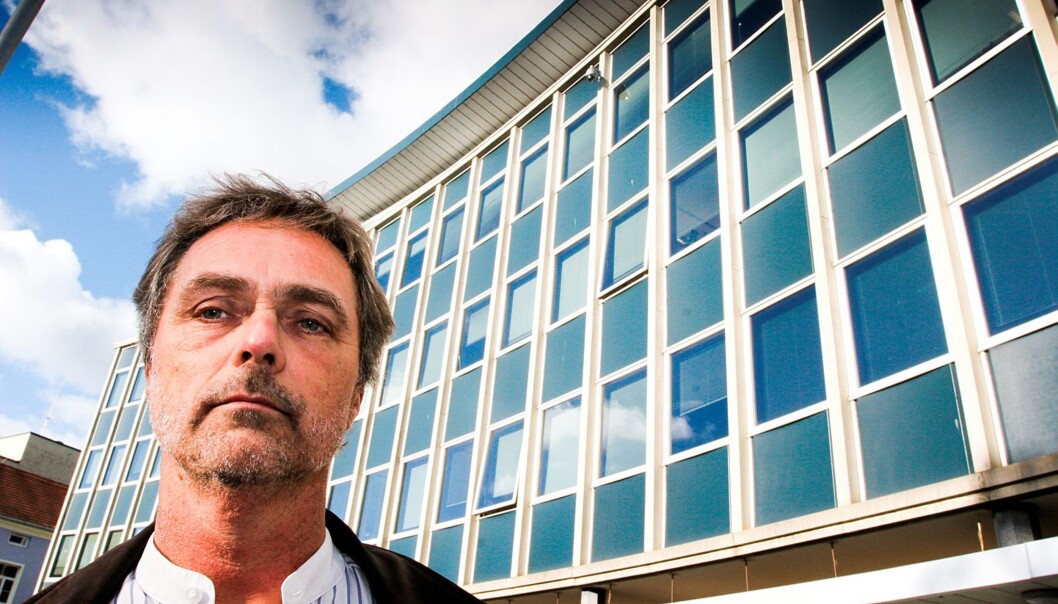 HAMAR: Carsten Bleness har tatt med seg redaktørkrakken til Hamar, og ansetter egen debattredaktør. Foto: Martin Huseby Jensen HAMAR: Carsten Bleness har tatt med seg redaktørkrakken til Hamar, og ansetter egen debattredaktør. Foto: Martin Huseby Jensen