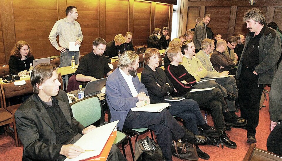 ENSOM ULV: Eivind Pedersens (her t.h. under rettssakens første dag i 2001) utrettelige engasjement i Baneheia-saken vekker reaksjoner. Foto: Erling Hægeland/Dagbladet