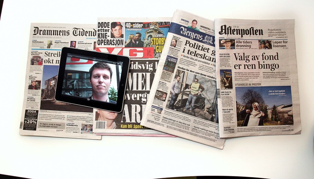 IPAD-FAN: VG Netts Jo Christian Oterhals er svært begeistret for Apples nye produkt. En spørreundersøkelse blant 1000 journalister viser at over halvparten tror iPad kommer til å slå an. Foto: Birgit Dannenberg IPAD-FAN: VG Netts Jo Christian Oterhals er svært begeistret for Apples nye produkt. En spørreundersøkelse blant 1000 journalister viser at over halvparten tror iPad kommer til å slå an. Foto: Birgit Dannenberg