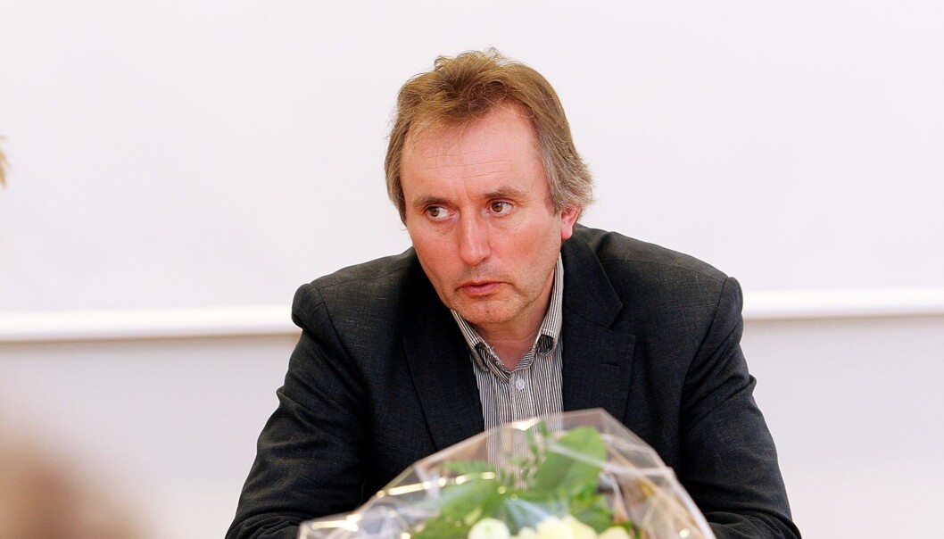 Helge Simonnes flytter annonseproduksjonen i Vårt Land sammen med deskere og vaktsjefer. Foto: Birgit Dannenberg Helge Simonnes flytter annonseproduksjonen i Vårt Land sammen med deskere og vaktsjefer. Foto: Birgit Dannenberg