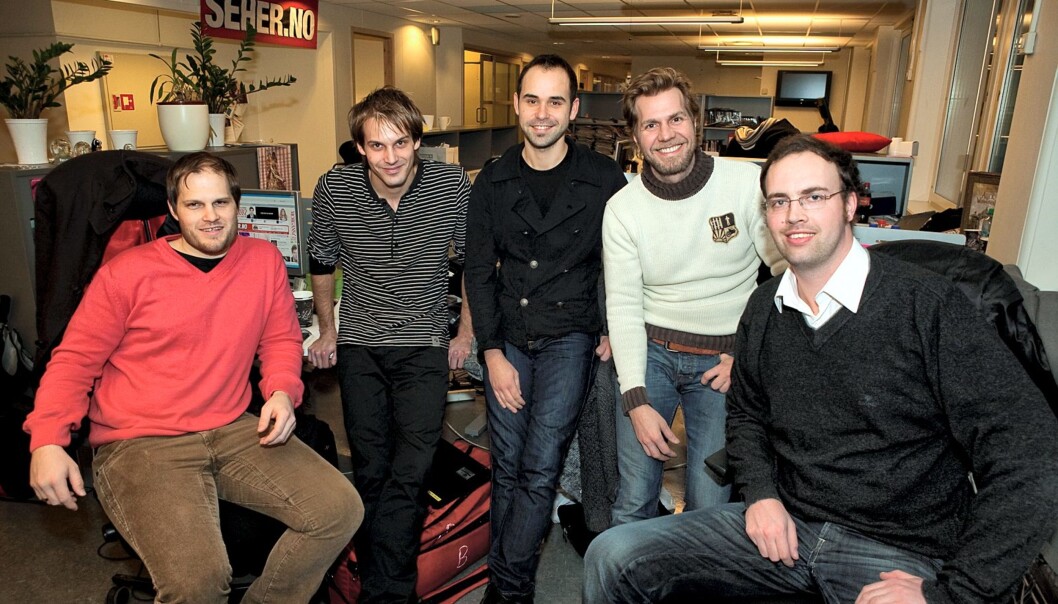 Seher.no vokser med slanking, sex og sorg. Utgavesjef Arve Vassbotten (t.v.), journalist Bjørn Ekker, videoreporter Anders Myhren, redaktør David Stenerud og journalist Sølve Hindhamar. Foto: Per Ervland. Seher.no vokser med slanking, sex og sorg. Utgavesjef Arve Vassbotten (t.v.), journalist Bjørn Ekker, videoreporter Anders Myhren, redaktør David Stenerud og journalist Sølve Hindhamar. Foto: Per Ervland.