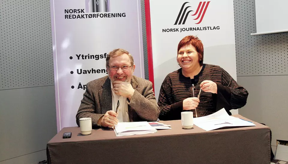 Munter stemning på dagens pressekonferanse, f.v. Harald Stanghelle og Elin Floberghagen. Foto: Birgit Dannenberg