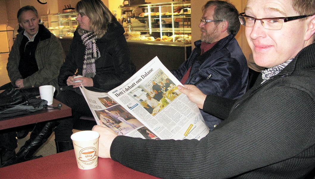 LESERNES MORGENMØTE: - Her bestemmes hva vi skal mene om ting i Egersund, sier Bent Blitzner, på sin faste morgensamling med kaffe, venner og bekjente. Foto: Bjørn Åge Mossin LESERNES MORGENMØTE: - Her bestemmes hva vi skal mene om ting i Egersund, sier Bent Blitzner, på sin faste morgensamling med kaffe, venner og bekjente. Foto: Bjørn Åge Mossin