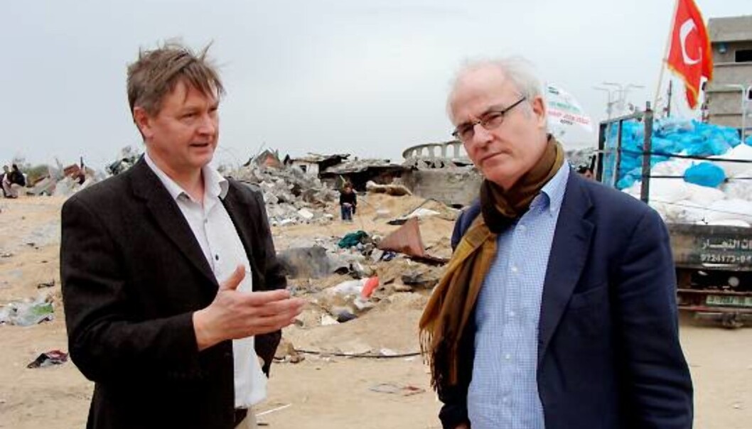 GRANSKING: IFJ krever at Israels angrep på Gaza blir gransket av FN. På bildet sees NJs nestleder Kjetil Haanes (t.v.) sammen med IFJs generalsekretær Aidan White. Foto: Anne Poulsen GRANSKING: IFJ krever at Israels angrep på Gaza blir gransket av FN. På bildet sees NJs nestleder Kjetil Haanes (t.v.) sammen med IFJs generalsekretær Aidan White. Foto: Anne Poulsen