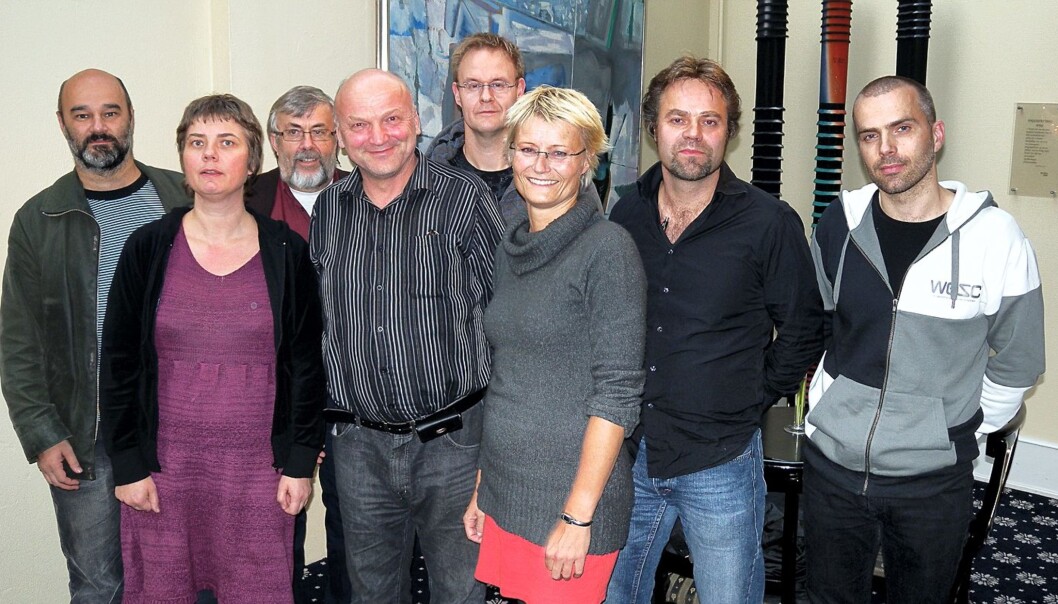 F.v. Terje Eidsvåg, Marte Mona, Arne Sellæg, Olav Skjegstad, Kjetil N. Skog, Hilde Østmoe, Knut Okkenhaug, Sindre Hallkjelsvik. Gudrun Gulldahl var ikke til stede. Foto: Trond Idås F.v. Terje Eidsvåg, Marte Mona, Arne Sellæg, Olav Skjegstad, Kjetil N. Skog, Hilde Østmoe, Knut Okkenhaug, Sindre Hallkjelsvik. Gudrun Gulldahl var ikke til stede. Foto: Trond Idås