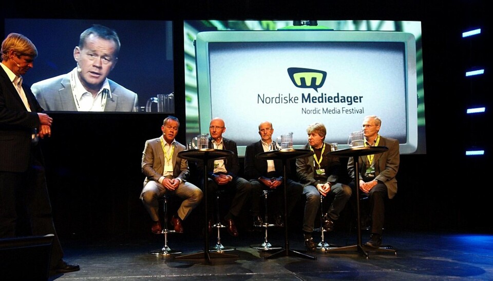 Anders Magnus  ledet debatten mellom Amund Djuve, Didrik Munch, Lars Sørgard, Torry Pedersen og Erik Nord. Foto: Gaute Singstad/mythos.no