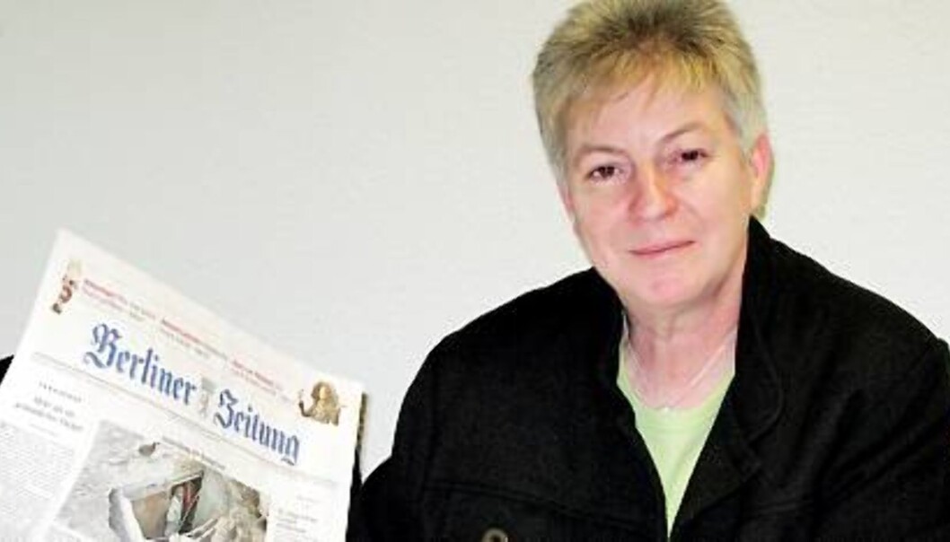 IKKE SLUTT LIKEVEL: Konserntillitsvalgt Renate Gensch i Berliner Verlag med fredagens tyske Mecom-aviser. Det skulle vært David Montgomerys siste utgivelser i Tyskland, men han kommer ut litt til. Foto: Terje I. Olsson IKKE SLUTT LIKEVEL: Konserntillitsvalgt Renate Gensch i Berliner Verlag med fredagens tyske Mecom-aviser. Det skulle vært David Montgomerys siste utgivelser i Tyskland, men han kommer ut litt til. Foto: Terje I. Olsson