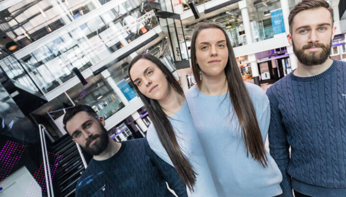 Verken Ingvild Fiskerstrand eller Aleksander Tonheim frykter den nye teknologien. De to masterstudentene ved Institutt for informasjons- og medievitenskap ved Universitetet i Bergen mener tvert imot at den vil kunne hjelpe til med å strukturer jobben for journalister. Foto: Otto von Münchow Verken Ingvild Fiskerstrand eller Aleksander Tonheim frykter den nye teknologien. De to masterstudentene ved Institutt for informasjons- og medievitenskap ved Universitetet i Bergen mener tvert imot at den vil kunne hjelpe til med å strukturer jobben for journalister. Foto: Otto von Münchow