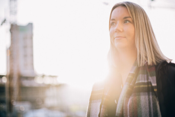 – Jeg føler man ser enda mer viktighet av pressen i vår tid. Jeg føler jeg gjør noe viktig i den bransjen jeg skal ut i, sier Mari Linge Five. Foto: Marte Vike Arnesen – Jeg føler man ser enda mer viktighet av pressen i vår tid. Jeg føler jeg gjør noe viktig i den bransjen jeg skal ut i, sier Mari Linge Five. Foto: Marte Vike Arnesen
