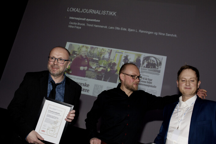 Trond Hammervik, Lars Otto Eide og Bjørn L. Rønningen tok i mot prisen i lokaljournalistikk.<strong> </strong>Foto: Andrea Gjestvang Trond Hammervik, Lars Otto Eide og Bjørn L. Rønningen tok i mot prisen i lokaljournalistikk.<strong> </strong>Foto: Andrea Gjestvang