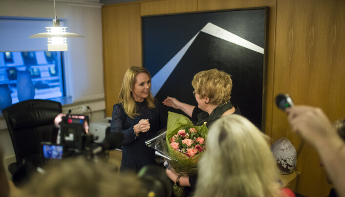 Trine Skei Grande overtok nøkkelen til kulturministerens kontor av tidligere kulturminister Linda Hofstad Helleland. Foto: Kristine Lindebø Trine Skei Grande overtok nøkkelen til kulturministerens kontor av tidligere kulturminister Linda Hofstad Helleland. Foto: Kristine Lindebø