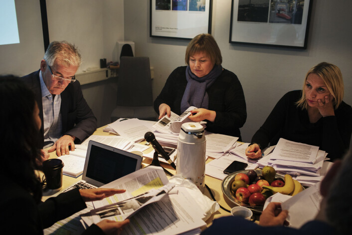 Pressegeneral Elin Floberghagen (i midten) vurderer om en klage mot Aftenposten skal tas opp til full behandling, noe som vil innebære at saken vil havne på PFU-leder Alf Bjarne Johnsens bord. Foto: Andrea Gjestvang Pressegeneral Elin Floberghagen (i midten) vurderer om en klage mot Aftenposten skal tas opp til full behandling, noe som vil innebære at saken vil havne på PFU-leder Alf Bjarne Johnsens bord. Foto: Andrea Gjestvang
