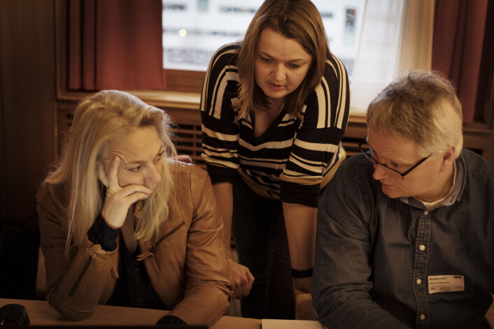 Hilde Tretterud, Hege Iren Frantzen og Håkon Okkenhaug diskuterer i en pause. Foto: Andrea Gjestvang Hilde Tretterud, Hege Iren Frantzen og Håkon Okkenhaug diskuterer i en pause. Foto: Andrea Gjestvang