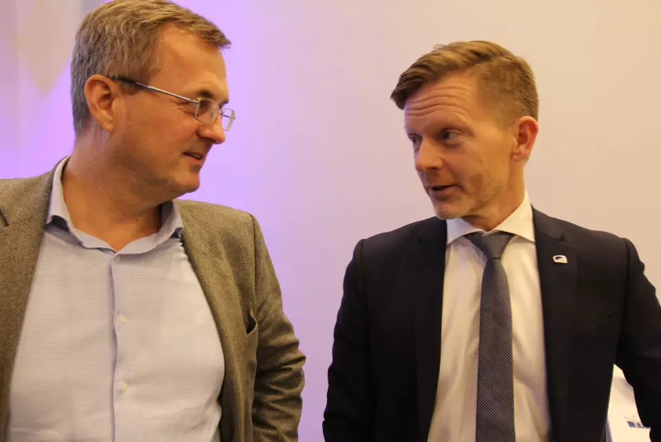 Fagpressens direktør Per Brikt Olsen og Høyres Tage Pettersen før debatten. Foto: Glenn Slydal Johansen
