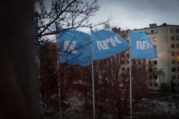 For første gang holdes Landsstyret på NRK på Marienlyst. Utenfor vinduet svaier NRK-flaggene i vinden. Foto: Andrea Gjestvang For første gang holdes Landsstyret på NRK på Marienlyst. Utenfor vinduet svaier NRK-flaggene i vinden. Foto: Andrea Gjestvang