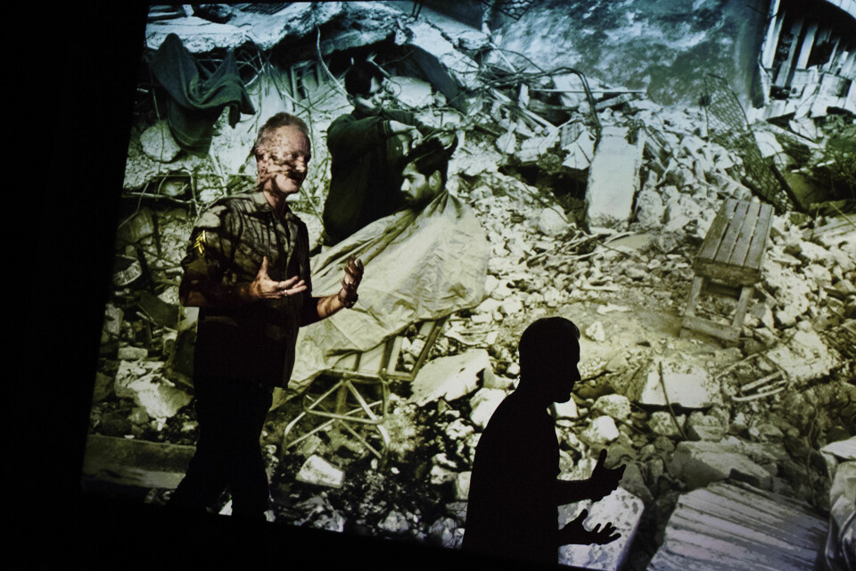 I møtet med verdens katastrofer, fascineres Jan Grarup gang på gang av menneskets evne til å ha en hverdag. Foto: Andrea Gjestvang