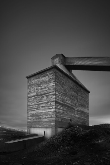 Johnsen bor på Svalbard og har fotografert sporene etter industrien, med 2-4 minutters eksponering i dagslys. Foto: Torbjørn Johnsen Johnsen bor på Svalbard og har fotografert sporene etter industrien, med 2-4 minutters eksponering i dagslys. Foto: Torbjørn Johnsen