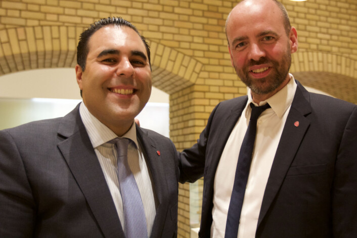 Arbeiderpartiets mediepolitiske talsmann Masud Gharahkhani sammen med forgjengeren Arild Grande. Foto: Glenn Slydal Johansen Arbeiderpartiets mediepolitiske talsmann Masud Gharahkhani sammen med forgjengeren Arild Grande. Foto: Glenn Slydal Johansen