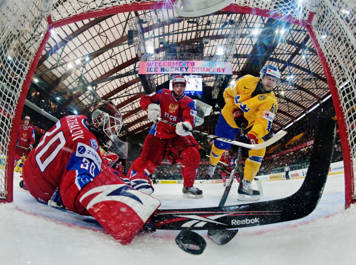 Ishockey VM i Russland 2017: Kristian Huselius fra Sverige scorer mot Russland. Bildet fikk en 2.pris Sport Action i Årets Bilde I Sverige. Foto: Joel Marklund / BILDBYRÅN Ishockey VM i Russland 2017: Kristian Huselius fra Sverige scorer mot Russland. Bildet fikk en 2.pris Sport Action i Årets Bilde I Sverige. Foto: Joel Marklund / BILDBYRÅN