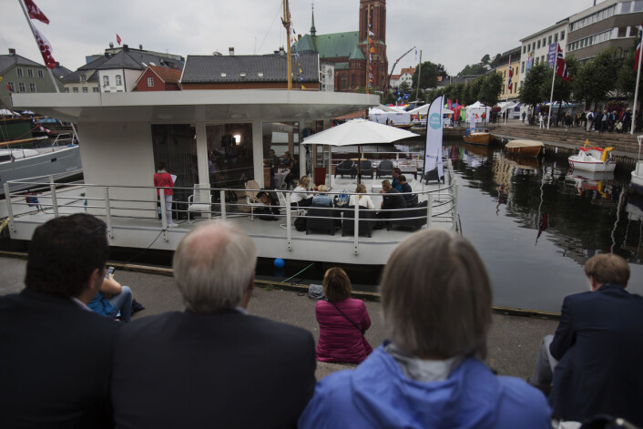 Publikum følger sendingen fra havna. Se <a href="https://journalisten.no/sites/default/files/dagsnyttatten10.jpg">større bilde her</a>. Publikum følger sendingen fra havna. Se <a href="https://journalisten.no/sites/default/files/dagsnyttatten10.jpg">større bilde her</a>.