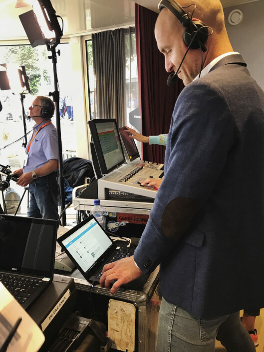 Vaktsjefen sjekker Twitter-hashtagen #dax18<br>omtrent hvert femte minutt under hele sendingen.<br>Foto: Glenn Slydal Johansen Vaktsjefen sjekker Twitter-hashtagen #dax18<br>omtrent hvert femte minutt under hele sendingen.<br>Foto: Glenn Slydal Johansen