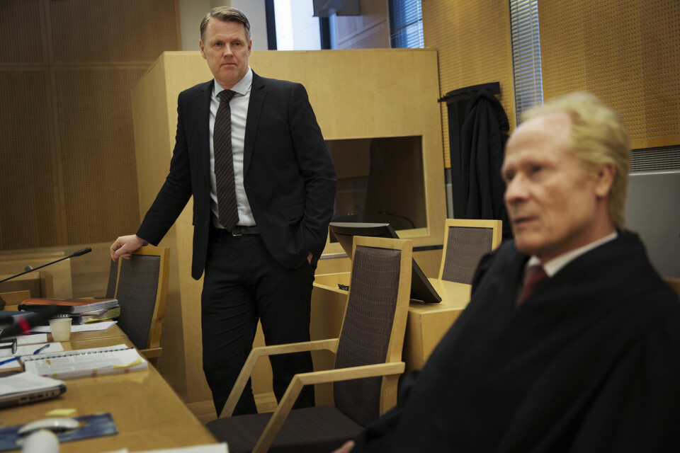 Kirurg Per Kristian Eide (til venstre) og hans advokat Per Danielsen da søksmålet mot TV 2 var oppe i Oslo tingrett i vår. Foto: Andrea Gjestvang