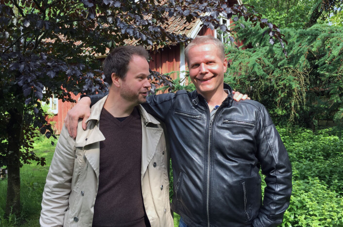 Journalist Anton Berg sammen med frikjente Kaj Linna. Etter frikjennelsen har journalistene fått flere henvendelser fra innsatte som vil bidra i podcasten. Foto: Privat Journalist Anton Berg sammen med frikjente Kaj Linna. Etter frikjennelsen har journalistene fått flere henvendelser fra innsatte som vil bidra i podcasten. Foto: Privat