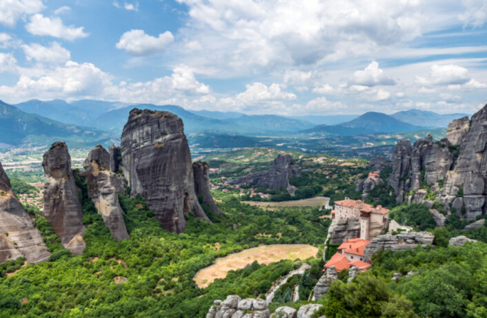Bildet er tatt i Meteora, et område i Hellas som står på UNESCOS verdensarvliste på grunn av de seks gresk ortodokse klostrene som er bygget på toppen av sandsteinsklippene i Thessalia. Foto: Stian Rekdal Bildet er tatt i Meteora, et område i Hellas som står på UNESCOS verdensarvliste på grunn av de seks gresk ortodokse klostrene som er bygget på toppen av sandsteinsklippene i Thessalia. Foto: Stian Rekdal
