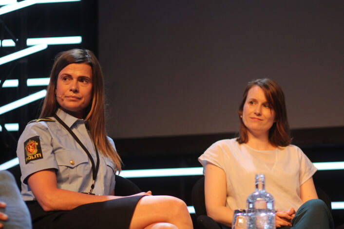 Vibeke Syversen i Kripos og nevropsykolog Ylva Østby under debatten. Foto: Angelica Hagen Vibeke Syversen i Kripos og nevropsykolog Ylva Østby under debatten. Foto: Angelica Hagen