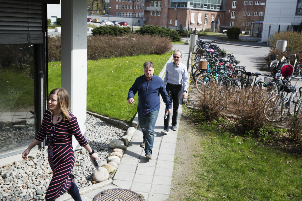 Mari Rollag Evensen, Richard Aune og Ketil Heyerdahl på vei til møte med NRK-ledelsen. Foto: Andrea Gjestvang