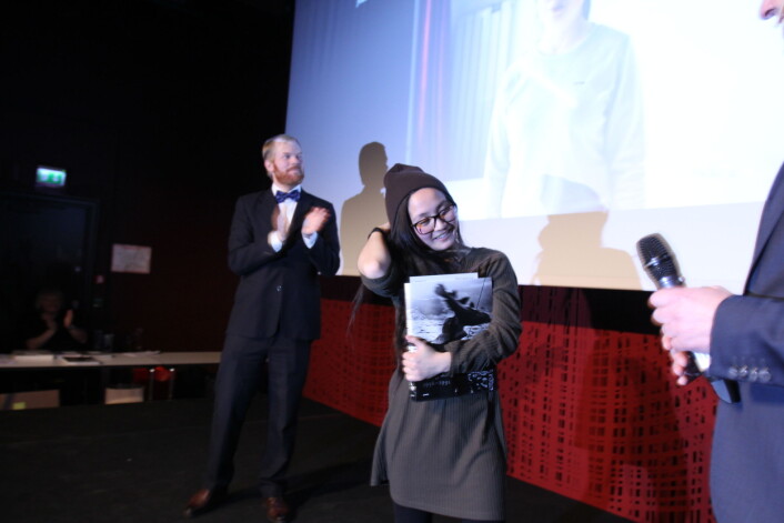 Sveinung Uddu Ystad i finstasen applauderer «Årets nykommer, foto». Foto: Martin Huseby Jensen. Sveinung Uddu Ystad i finstasen applauderer «Årets nykommer, foto». Foto: Martin Huseby Jensen.