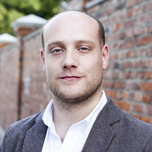Fergus Bell jobber med verifisering av nyheter.<br>Foto: Privat Fergus Bell jobber med verifisering av nyheter.<br>Foto: Privat