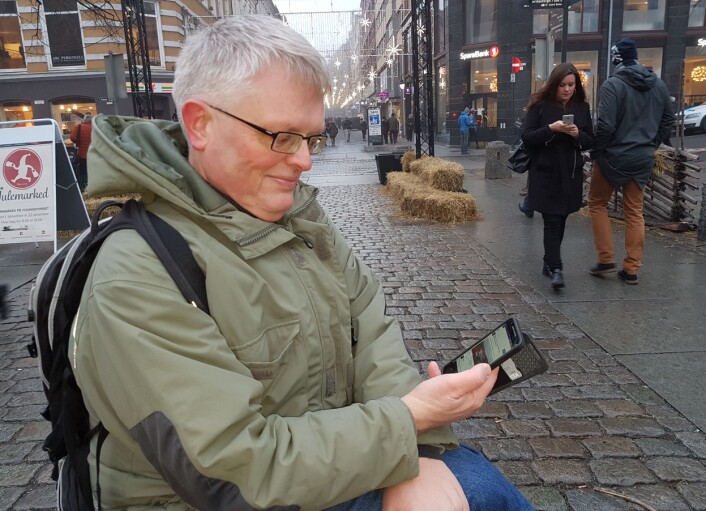 Eirik Newth liker ikke den rollen Facebook har tilegnet seg, men er ellers en utpreget teknologivenn. Foto: Bjørn Åge Mossin Eirik Newth liker ikke den rollen Facebook har tilegnet seg, men er ellers en utpreget teknologivenn. Foto: Bjørn Åge Mossin